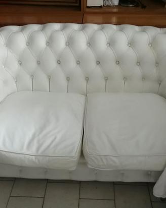 Divano in ecopelle bianco