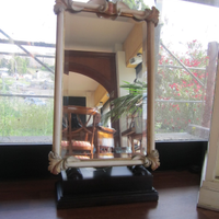 Specchio da appoggio con base