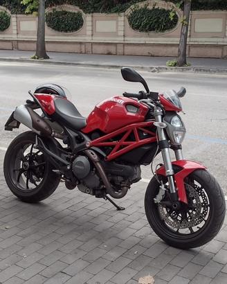 Ducati Monster 796