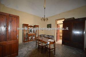 Casa singola nelle immediate periferie