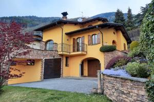 Stupenda villa singola con giardino