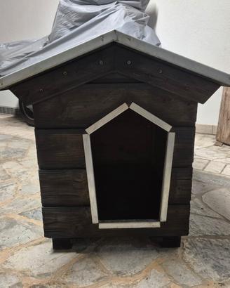 Cuccia per cani in legno
