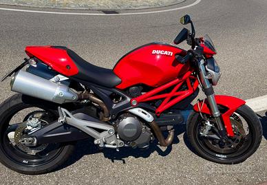 Ducati Monster 696