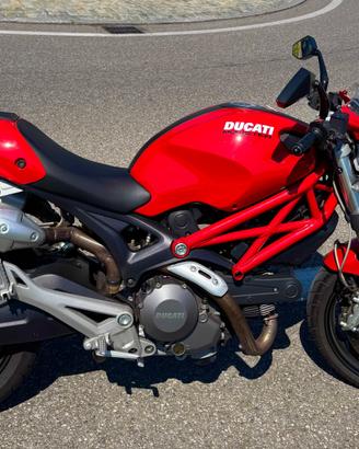 Ducati Monster 696