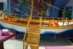 Barca estetica d'arredo per locali, asili ecc