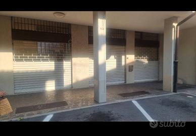 Locale commerciale in centro a Gorlago
