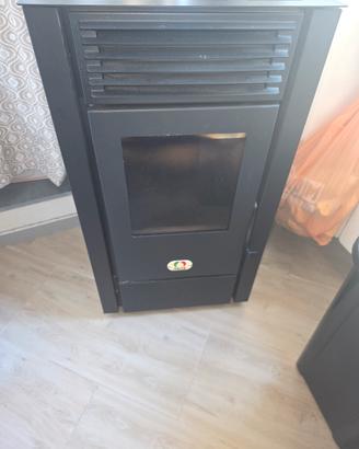 stufa a pellet  8 kw 