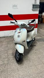Vespa et4 125