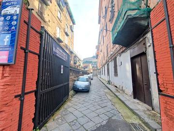 Capodichino- ampio capannone