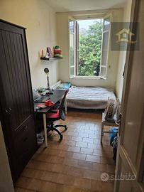 Stanza in appartamento di 85 m² a Parma