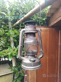 Lanterna a petrolio antica