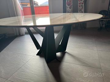 Tavolo skorpio cattelan