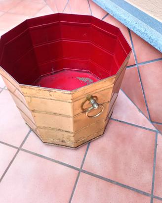 Portavaso in ottone con ruote