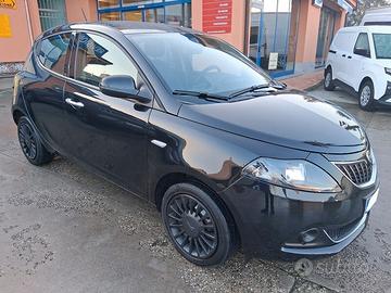 Lancia Ypsilon 1.0 FireFly 5 porte S&S Hybrid Silv