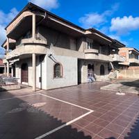 Villetta indipendente su tre livelli con terrazzo