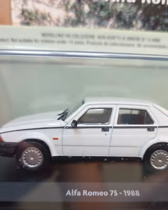 Modellino Alfa Romeo 75 1988 collezione Auto Papà 