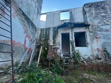 Casa indipendente totalmente da riattare