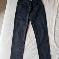 Jeans da uomo Bershka, vestibilità slim, neri, tag
