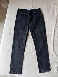 Jeans da uomo Bershka, vestibilità slim, neri, tag