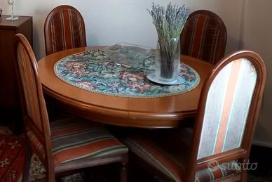 Tavolo rotondo e sei sedie legno e velluto