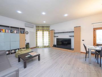 Appartamento di 130 m² con 4 locali e box auto a M