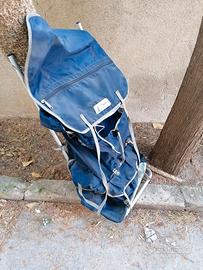 Zaino da trekking con struttura metallica leggera,