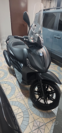 Piaggio Beverly 300 deep black