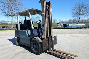 CARRELLO ELEVATORE MULETTO FIAT OM DI40C DIESEL TR