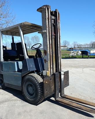 CARRELLO ELEVATORE MULETTO FIAT OM DI40C DIESEL TR