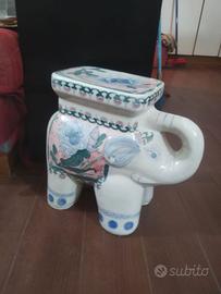 Elefante in ceramica dipinta