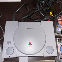 PlayStation 1 + 2 giochi + Custodia originale