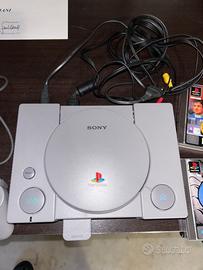 PlayStation 1 + 2 giochi + Custodia originale