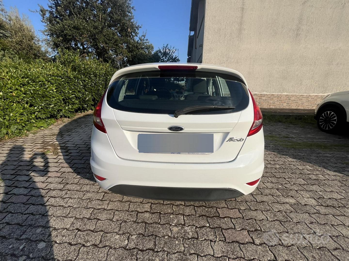 Ford Fiesta 2011 photo 2
