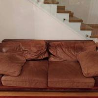 Divano in pelle marrone testa di moro