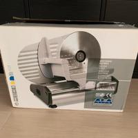 Affettatrice elettrica per uso domestico