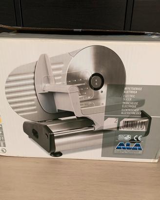 Affettatrice elettrica per uso domestico