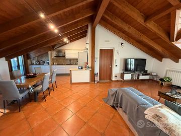 Ampio trilocale mansardato con box cod. 480