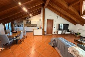 Ampio trilocale mansardato con box cod. 480