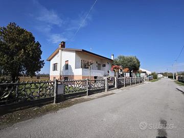 CASA SINGOLA TRICAMERE: indipendenza, spazio