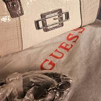 Borsa a bauletto Guess