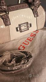 Borsa a bauletto Guess