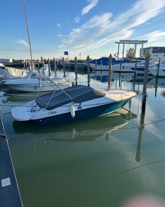 barca a motore entrofuoribordo 7mt