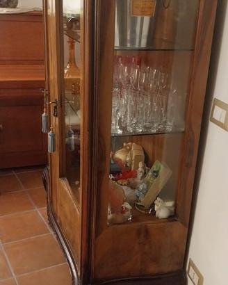 Vetrina chippendale anni '40. Mensole in cristallo