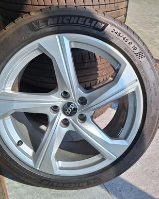 Cerchi in Lega e Gomme Originali per Audi da 19
