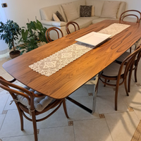 Tavolo in legno di design moderno