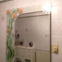 Specchio da bagno con decorazione artigianale