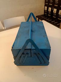 cassetta degli attrezzi vintage in metallo 