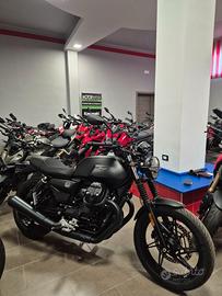 Moto Guzzi V7 IV 850 STONE ANNO 2026 KM 800