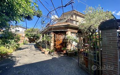 Casa indipendente a Massa 5 locali