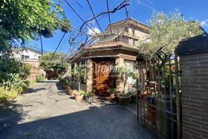 Casa indipendente a Massa 5 locali